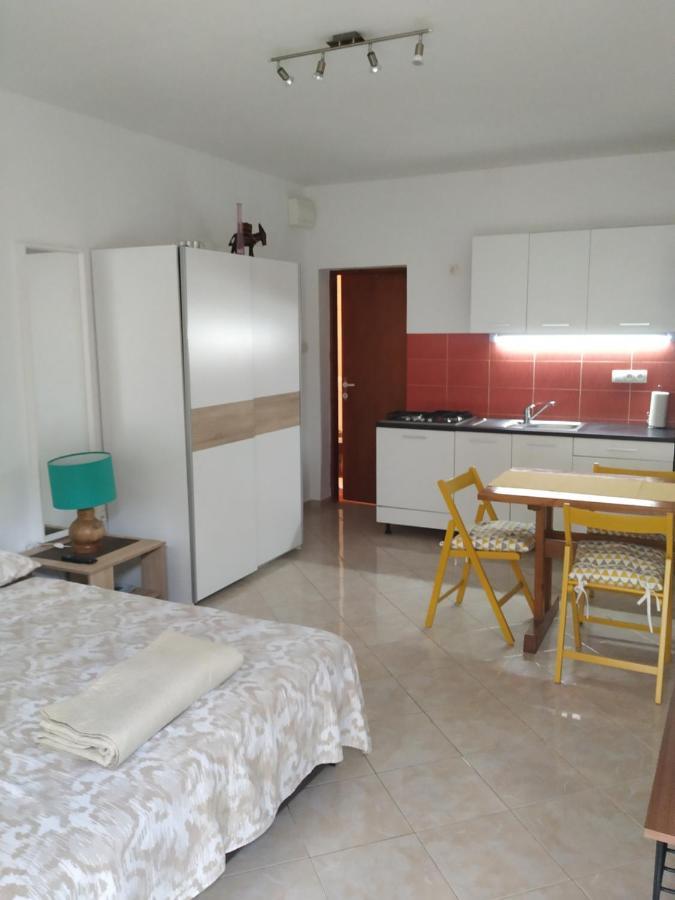 Studio Apartman Violeta II - 50M From The Beach Trogir Exterior photo
